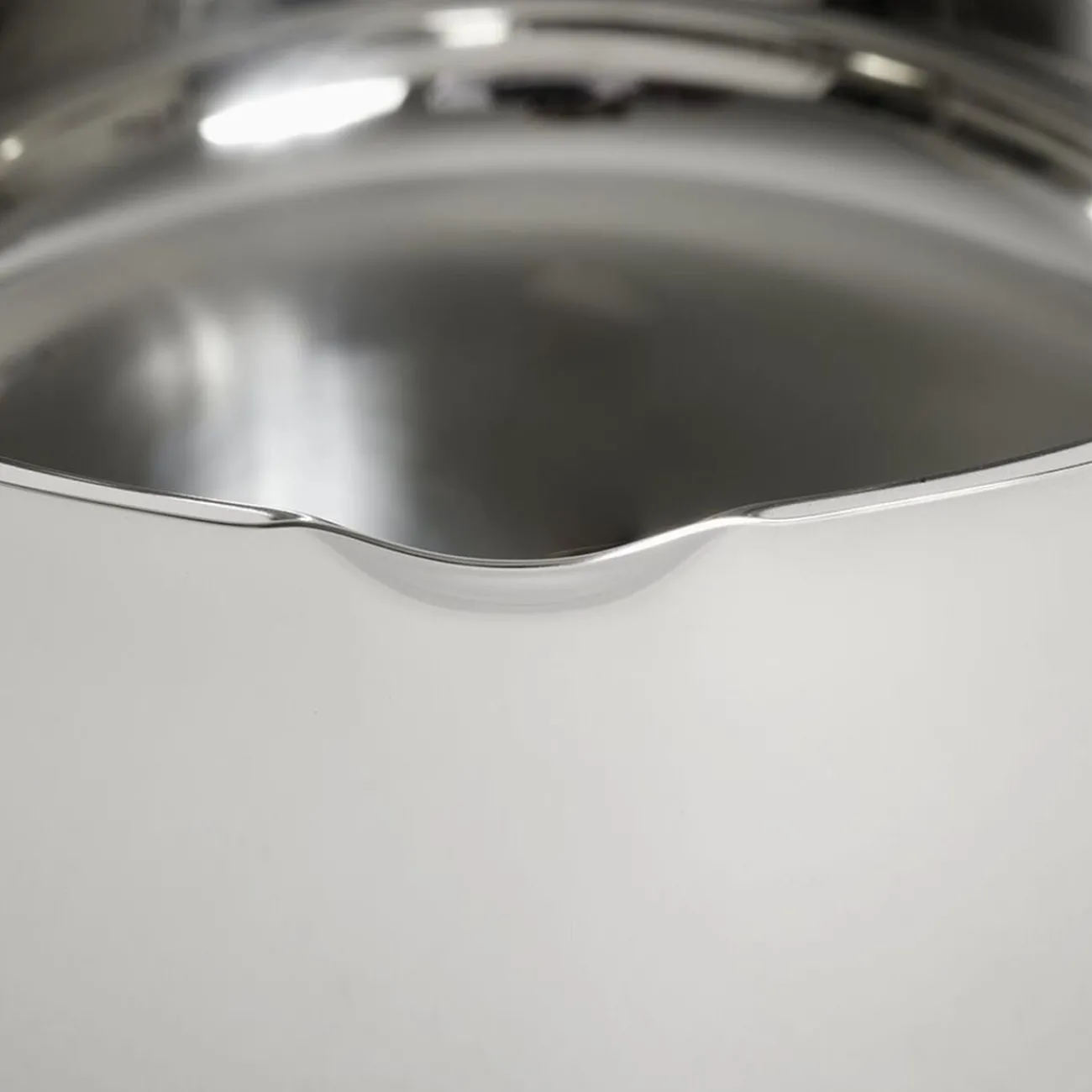 Gifi Casserole tous feux dont induction inox gris Ø18cm