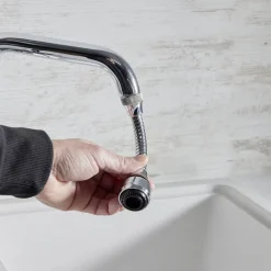 Gifi Quincaillerie^Embout robinet brise-jet flexible